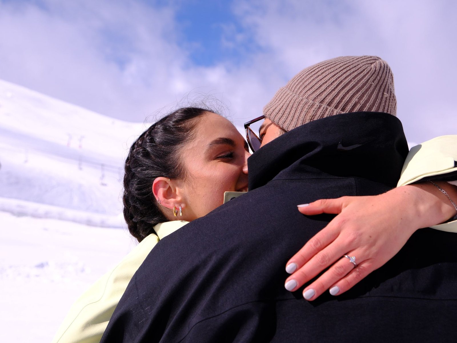 María y Lalo el día de la pedida, en la nieve